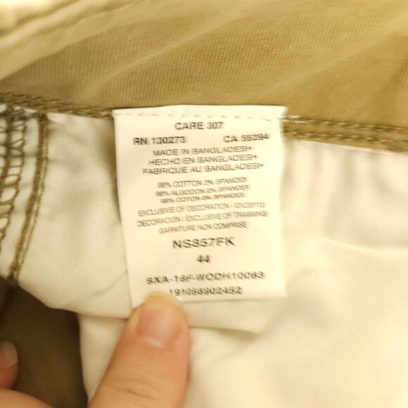 NWT Wrangler Men's 44 Beige Relaxed Fit Knee Length Tech Pocket Shorts - Picture 5 of 8